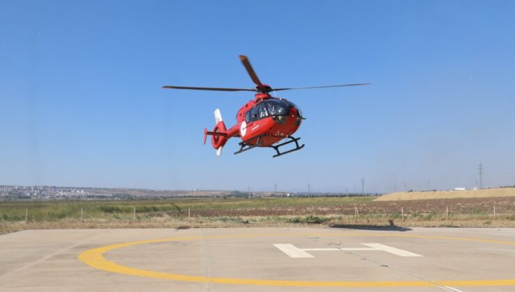 Diyarbakır’da başına demir düşen yaralı, ambulans helikopterle sevk edildi