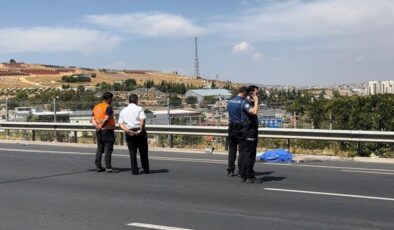 Gaziantep’te bariyerlere çarpan motosikletli hayatını kaybetti