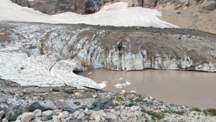 Hakkari’de 20 bin yıllık buzullar eriyor