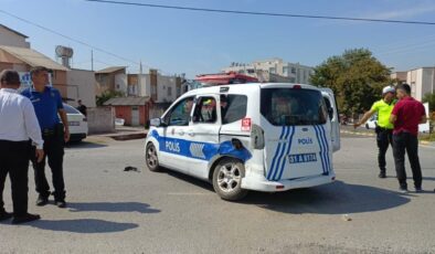 Hatay’da otomobil ile polis aracı çarpıştı