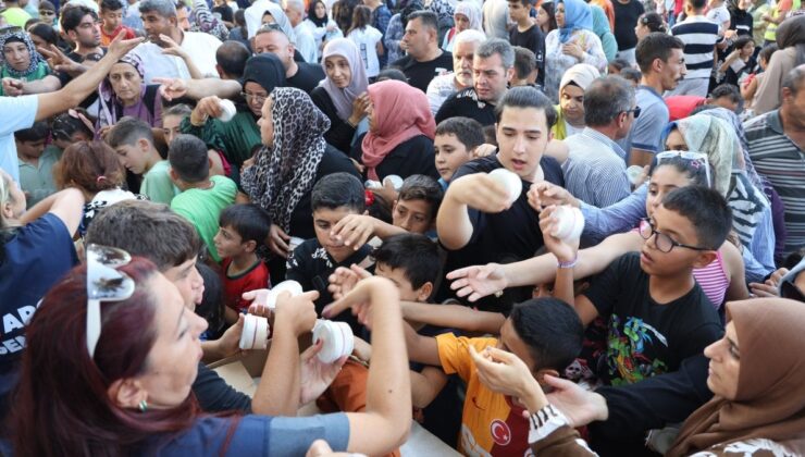 Hatay’da sosyal medya fenomeninin düzenlediği mevlitte ikram izdihamı