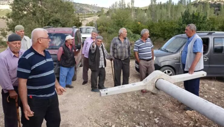 Isparta’da köylüler direk eyleminde yolu kapattı