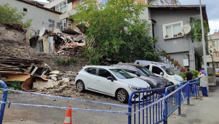 İstanbul’da gecekondu duvarı yıkıldı: 3 araç zarar gördü