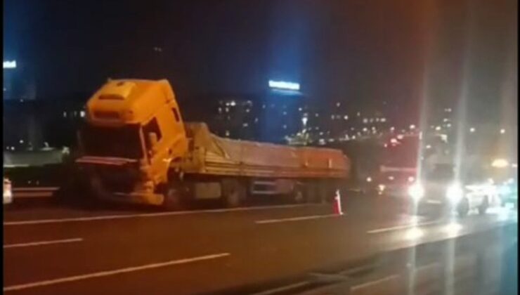 İstanbul’da motosiklet tıra çarptı: Sürücü öldü