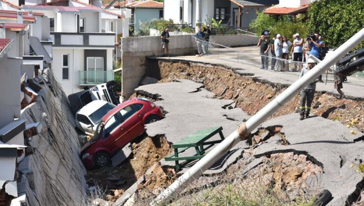 İzmir’de 3 araç, yıkılan istinat duvarının altında kaldı