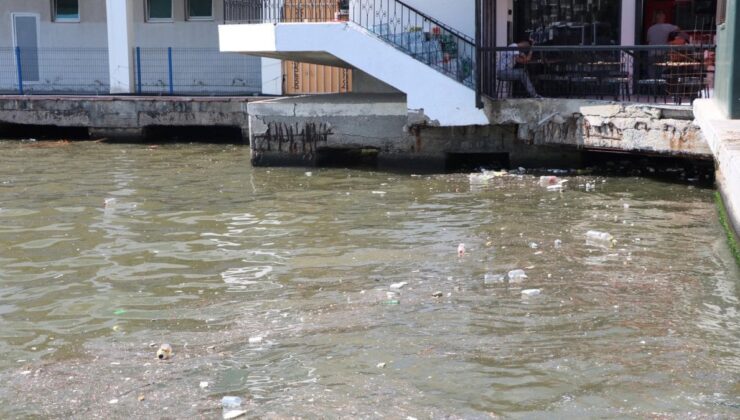 İzmir’de çevre kirliliği: Sağanak sonrası Körfez’e çöp aktı