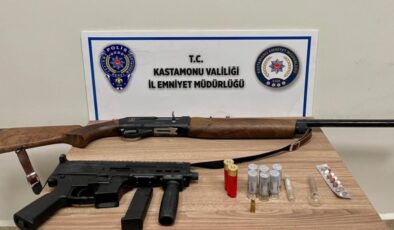 Kastamonu’da polisin durdurduğu araçtan ‘uzi çıktı