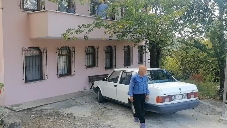 Kastamonu’da yaşlı çiftin evini taşlayıp, aracını kundakladılar