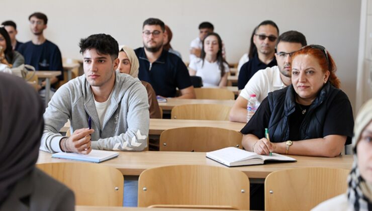 Konya’da iddiaya girdiği yeğeni ile aynı üniversiteyi kazandı