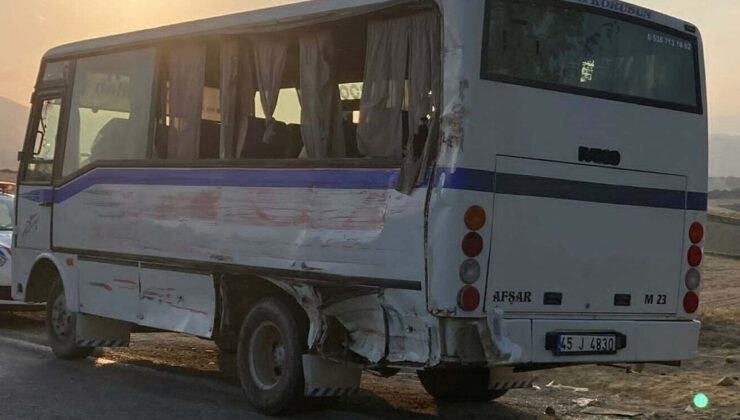 Manisa’da tarım işçilerini taşıyan midibüs ile kamyonet çarpıştı