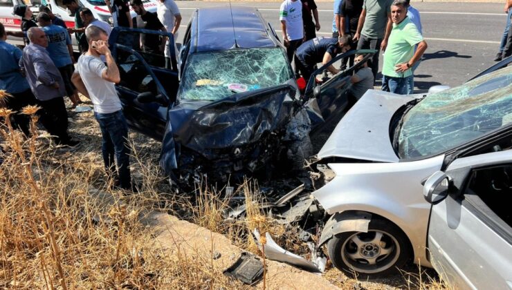 Mardin’de iki otomobil kafa kafaya çarpıştı: 11 yaralı