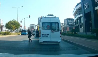 Mersin’de önünü kestiği otomobile halatla saldırdı