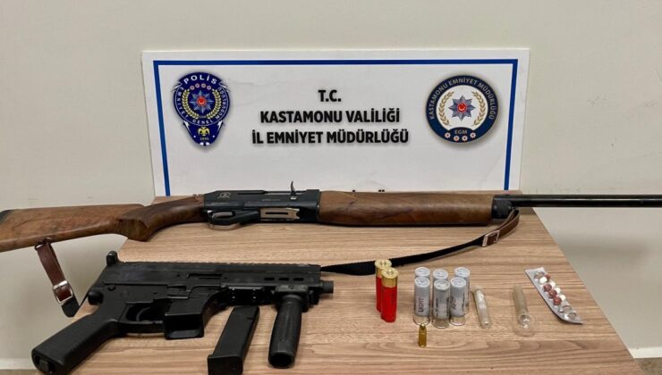 Polisin durdurduğu araçtan ‘Uzi’ çıktı: 2 gözaltı