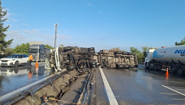 Sakarya’da glikol yüklü tanker devrildi