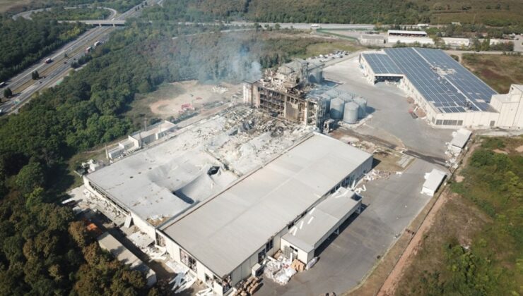 Sakarya’da patlayan makarna fabrikasında soğutma çalışması