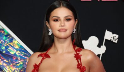 Selena Gomez’den seksi dans: Kendine hayran bıraktı