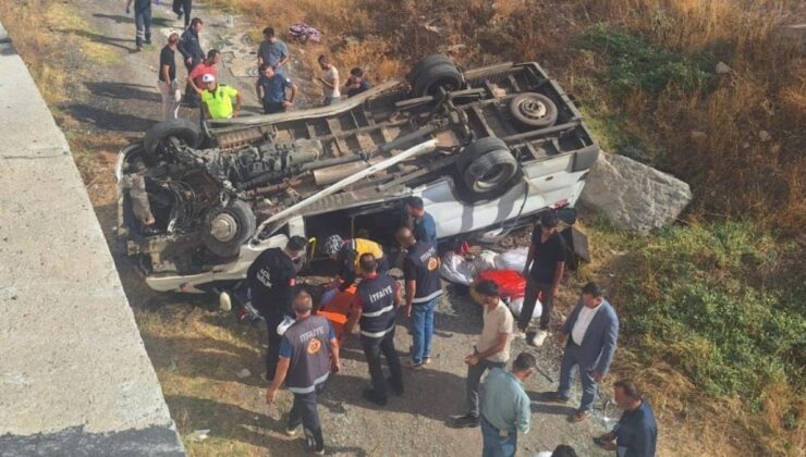 Sivas’ta fındık işçileri, dönüş yolunda kaza yaptı: 14 yaralı