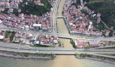 Trabzon’da sel gitti, Karadeniz’in rengi değişti