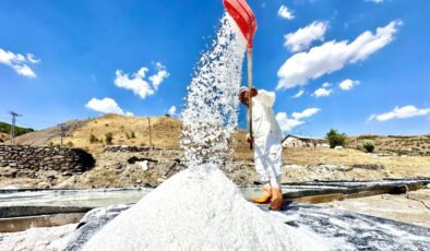 Tunceli’de 1700 rakımlı ilçede geleneksel yöntemlerle doğal tuz üretimi