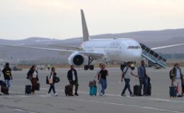 Zorunlu iniş yapan Hindistan uçağının yolcuları Erzurum’dan ayrıldı