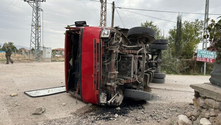 Ankara’da freni boşalan kamyon duvara çarptı