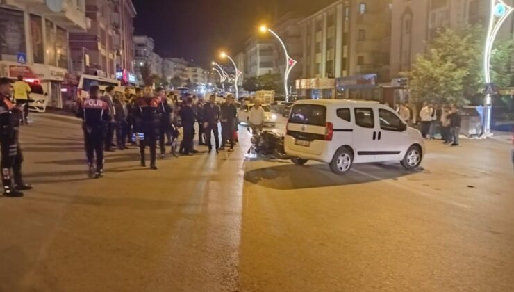 Ankara’da motosikletli polisler hafif ticari araca çarptı: 2 yaralı