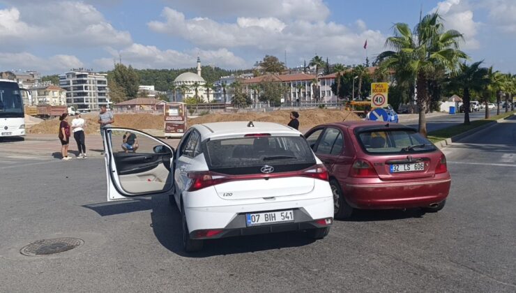 Antalya’da korkutan trafik kazası: Sürücü hastanelik oldu