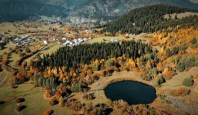 Artvin Rutav Gölü sonbahar renklerine büründü