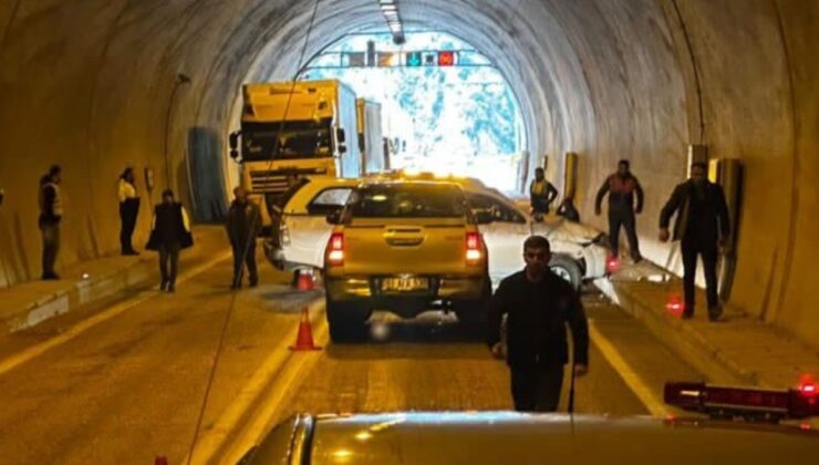 Artvin’de tünel içinde trafik kazası: Biri bebek 3 yaralı