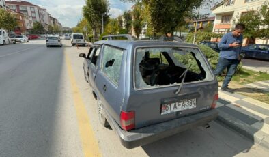 Bolu’da sinir krizi geçiren sürücü aracını hurdaya çevirdi