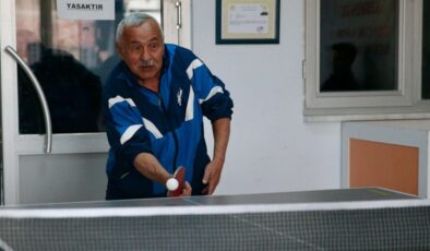 Bolu’da torunu yaşındaki rakiplerini yenerek şampiyon oldu