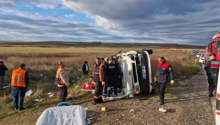 Çorum’da tır ile işçi servisi çarpıştı: 1 ölü, 14 yaralı