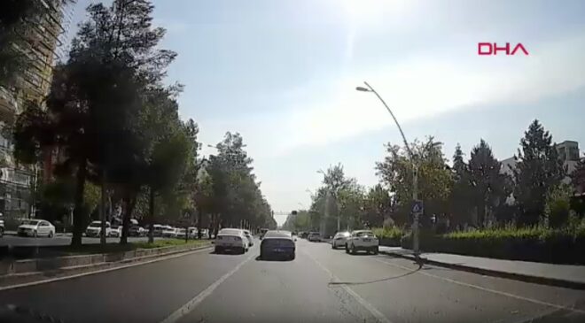 Diyarbakır’da trafikte makas atan sürücüyü aracından inerek uyardı