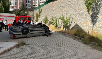 Elazığ’da okul bahçesine düşen otomobilin sürücüsü yaralandı