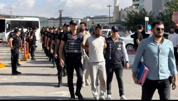 Gaziantep’te uzun namlulu silahlar ile sokağa inmişlerdi! Adliyeye sevk edildiler