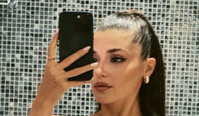 Hande Erçel’in süper mini elbisesiyle verdiği pozlara beğeni yağdı