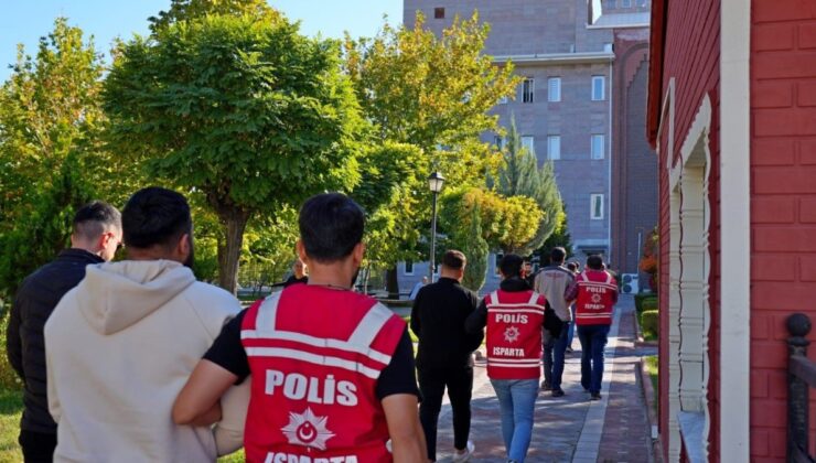 Isparta’da kendilerini polis olarak tanıtıp 3 milyon TL vurgun yaptılar: 19 gözaltı