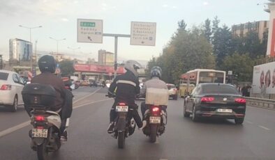 İstanbul’da benzini biten motosikletlinin yardımına koştu