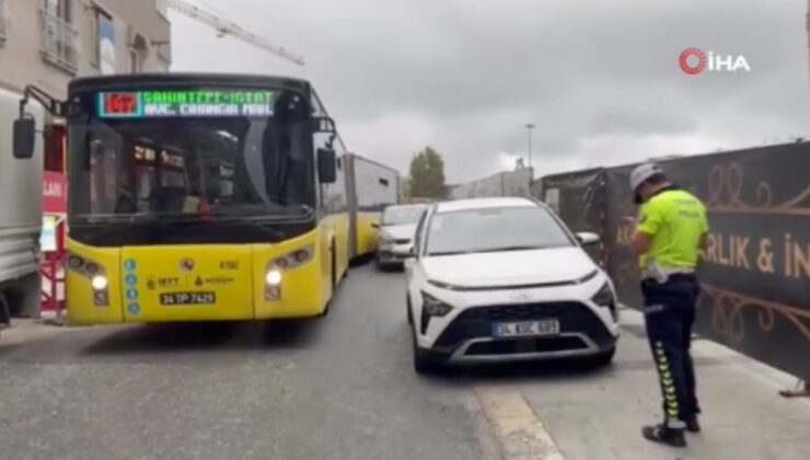 İstanbul’da hatalı park eden araç trafiğe neden oldu