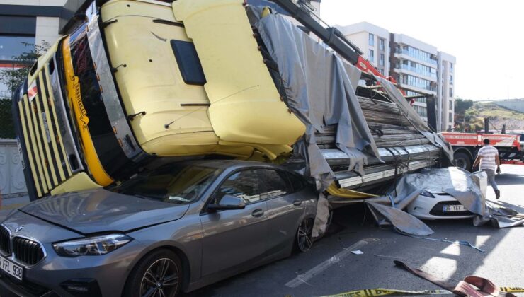 İzmir’de polisten kaçarken kaza yaptı: 2 yaralı