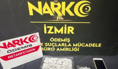 İzmir’de uyuşturucu tacirlerine operasyon