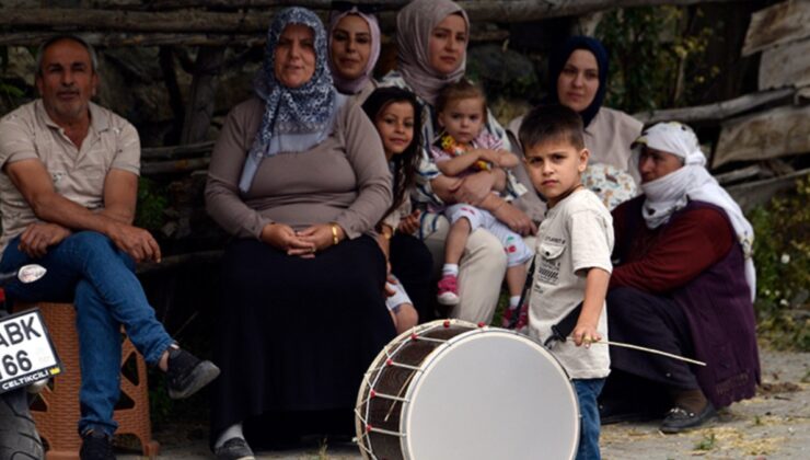 Kastamonu’da küçük davulcu, köy düğünlerin vazgeçilmezi oldu