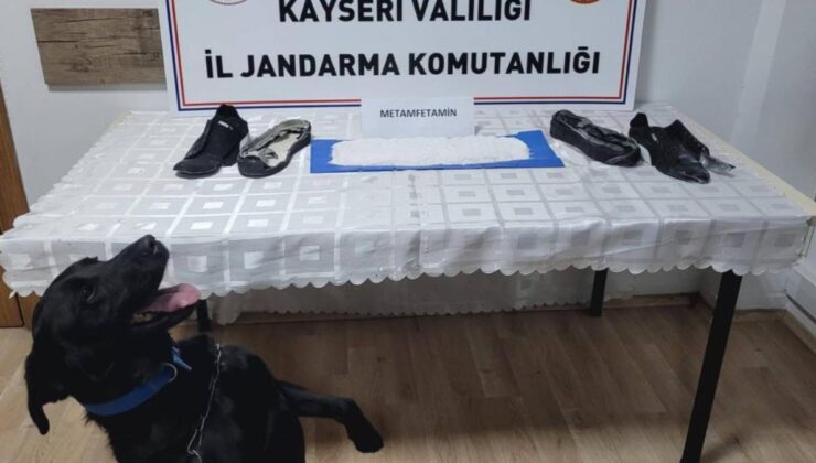 Kayseri’de ayakkabıya gizlenmiş 1 kilo uyuşturucu bulundu