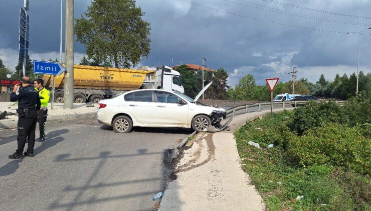 Kocaeli’de otomobil bariyere çarptı