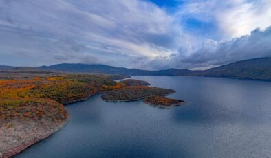 Nemrut Krater Gölü’nde sonbaharın etkileyici güzellikleri görenleri hayran bıraktı