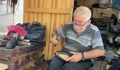 Osmaniye’de depremzede esnaf, kirayı yüksek bulunca kulübeden iş yeri yaptı