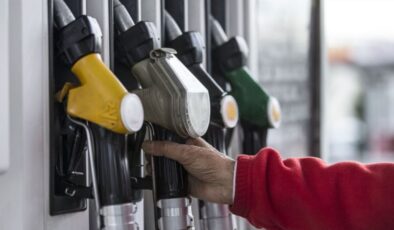 Petrol fiyatları, yüzde 4’den fazla düştü