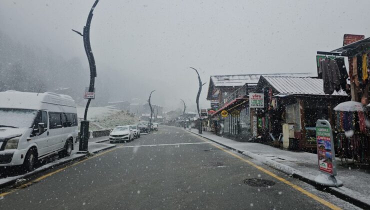 Rize Ayder Yaylası’nda kar yağışı