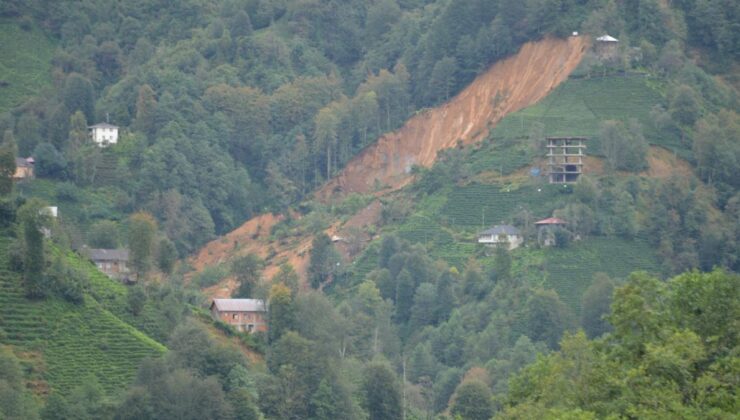 Rize’de heyelan: 2 boş ev toprak altında kaldı