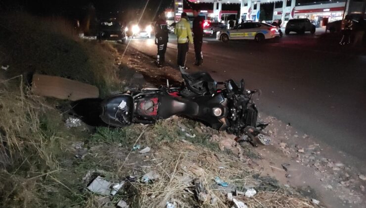 Şanlıurfa’da motosikletli polis ekibi, otomobil ile çarpıştı